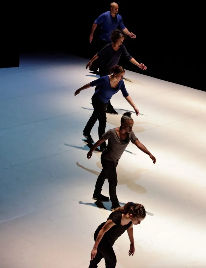 Promenade Obligatoire – Compagnie par Terre